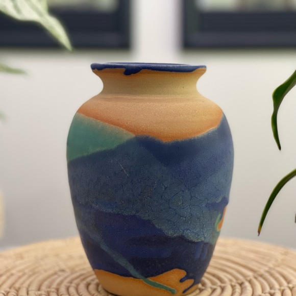🌵Vintage Pottery Vase- signed🌵 - Picture 3 of 8